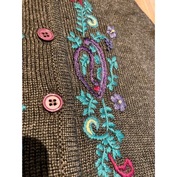 VTG LUCIA Embroidered Gray Vest, Floral Blue Purple, Button, V-neck, Wool Blend - Picture 4 of 8